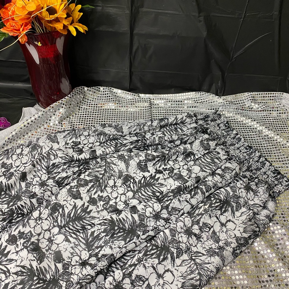 skirt - Picture 2 of 7
